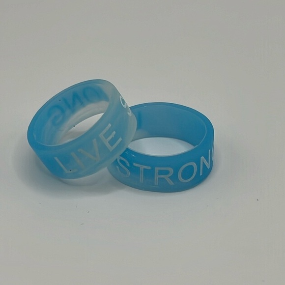 Silicone Ring Set LIVE STRONG Stretch Rings - Picture 2 of 4